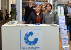 Die QS Fachgesellschaft Obst- Gemüse-Kartoffeln GmbH, vertreten durch Sabrina Melis, Jana Nägler, Christina Klein und Joelle Schirrmacher.