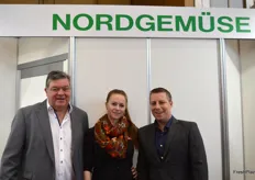 Die NORDGEMÜSE Krogmann GmbH & Co. KG vermarktet ganzjährig Heidelbeeren aus aller Welt: Wilhelm Krogmann, Lisa Kommik und Christian Stoll.