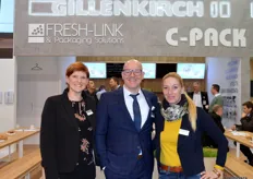 Natascha Billau, Marco Hobein, der Geschäftsführer der Gillenkirch GmbH Fördersysteme und Automation, und Karin Kessler.