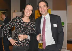 Hein Kruyt des niederländischen Zuchtbetriebs Solynta und seine Mitarbeiterin Tess