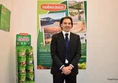 Claudio Lepore ist der stolze Vertriebsleiter der Firma noberasco. Das italienische Unternehmen feierte letztes Jahr sein 110-jähriges Jubiläum und gehört zu den Marktführern im Bereich Trockenobst und Fruchtriegel. Seit letztem Jahr befasst man sich auch zunehmend mit dem Export, denn neulich wurde eine Zweigstelle in Frankfurt eröffnet.