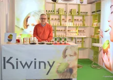 Am Stand der italienischen Firma Kiwiny. Das Unternehmen verarbeitet Kiwi aus eigenem Anbau zu gesunden Frischgetränken in mehreren Variationen.