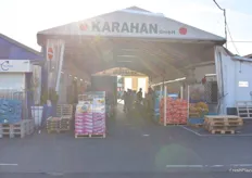 Früchte Karahan GmbH betreibt einen Abholstand und ist am Außenmarkt ansässig. 