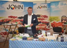 Thomas John von John Druck zeigt eine breite Auswahl an nachhaltigen Beerenschalen. Das Unternehmen arbeitet eng mit der BayPack GmbH zusammen.