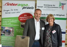 Fred Eickhorst & Margitta Wülbers der veranstaltenden Vereinigung der Spargel- und Beerenanbauer. 