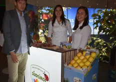 Thomas Karl (Marketing Fruit Logistica) erkundigte sich am Stand der Südtiroler Apfelbranche.