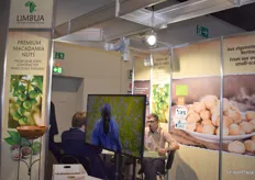 Limbua ist ein internationaler Konzern und vertreibt Makadamia-Nüsse aus Kenia. Die Nüsse aus kleinbäuerlichem Anbau erfreuen sich einer steigenden Beliebtheit am deutschen Markt: https://www.freshplaza.de/article/5015582/macadamia-nuesse-immer-beliebter-im-deutschen-handel/ 