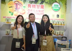 Esskastanien aus chinesischem Anbau sind das Markenzeichen der nordchinesischen Firma Hebei. "Zu unseren Hauptabsatzmärkten gehören u.a. Großbrittanien, Spanien und Japan. Das Interesse für unsere Bio-Esskastanien ist bisher recht gro", stellt Geschäftsführer Wang Yujung zufrieden fest.