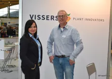 Das Team von Vissers Jungpflanzenvertrieb: Monika Somalej und Lorenz Hendriks
