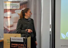 Martina Pohlmann stand auch am zweiten Tag wieder fachkundig am Podium: Erfahrungen mit der sterilen Zwiebelfliegentechnik