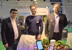 Andreas von Oettingen, Frederik Bohn und Christian Koschmieder von Deepfield Connect. Das Unternehmen hat eine App entwickelt, mit der sich die Felder unter anderem hinsichtlich ihrer Feuchtigkeit überwachen lassen.