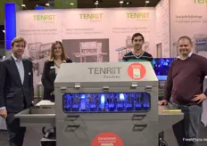 Geschäftsführer Carl Philipp Tenge-Rietberg, Sonja Ropinski, Nando Faist und Sascha Wietbrauk von Tenrit zusammen mit ihrer Maschine Tenrit Solo A Green für die sie den Innovationspreis 2021 gewonnen haben.