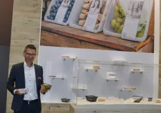 André Oehen zeigt die innovativen Obst- und Gemüseschalen der Produktlinie NetPac. Nach der erfolgreichen Messepräsenz im Jahr 2020 hat sich das Unternehmen dieses Jahr für eine größere Standfläche entschieden.