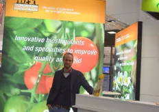 Tobias Bönisch am Stand der Biolchim GmbH, eines führenden Herstellers von Dünge- und Pflanzschutzmitteln.