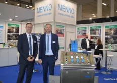 Jan Nevermann und Christian Eidam am Stand der Menno Chemie GmbH.