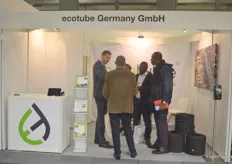 Sebastian Ebers (ganz links) der Ecotube GmbH im Gespräch mit Interessenten.