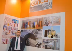 Herr Topdemir des Unternehmens Güncan widmet sich dem Vertrieb hochwertiger Folien für Lebensmittelverpackungen.
